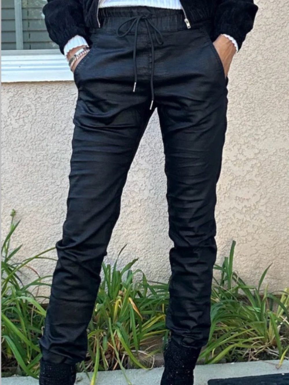BEVY FLOG Shely Snakeskin Pattern Black Pants, Size 27.